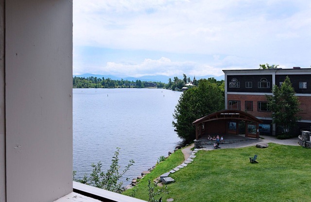 The Haus on Mirror Lake