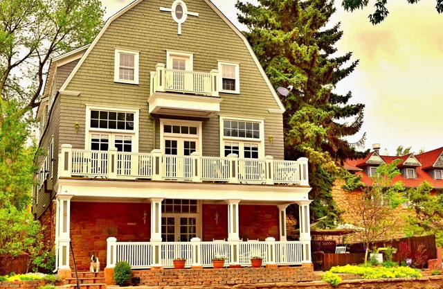 The Heart of Manitou Springs. Award-winning. Luxurious. Romantic. 2nd Floor West