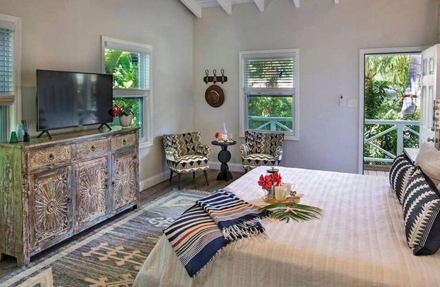 The Hideaway-Beachfront Cottage #6