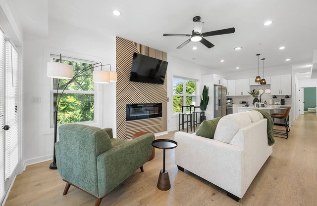 The Hideaway Haven - 3BD Condo w/King Bed Suite & Free Gated Parking