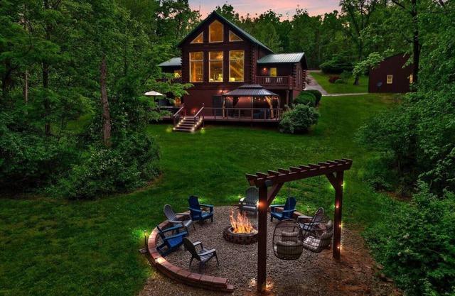 The Hideaway Hollow Lodge