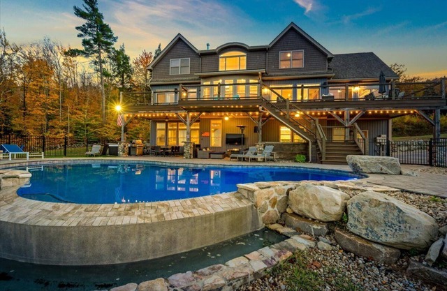 The Hideaway : Mountain Home with Sweeping Lake & Mountain Views !