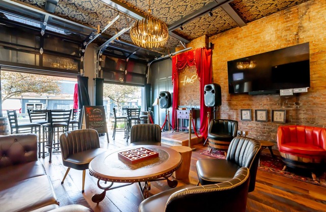 The Highball * Speakeasy Lounge & Retreat 6BR 5BA