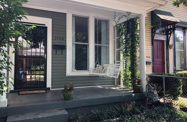 The Highland Fling, LOCATION, Walk to everything, restaurants & bourbon bars!