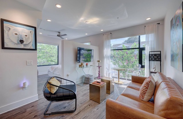 The Hive 101 King Suite Pet Friendly by BlueStar