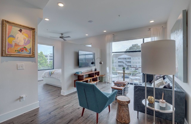 The Hive 301 King Suite