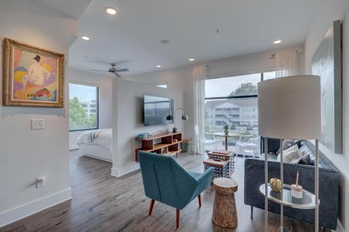 The Hive 301 King Suite