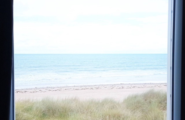 - The horizon - in the dunes facing the sea, direct access to the beach