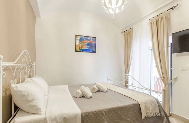 The house is located in the heart of Naples, close to via Toledo and via Chiaia.