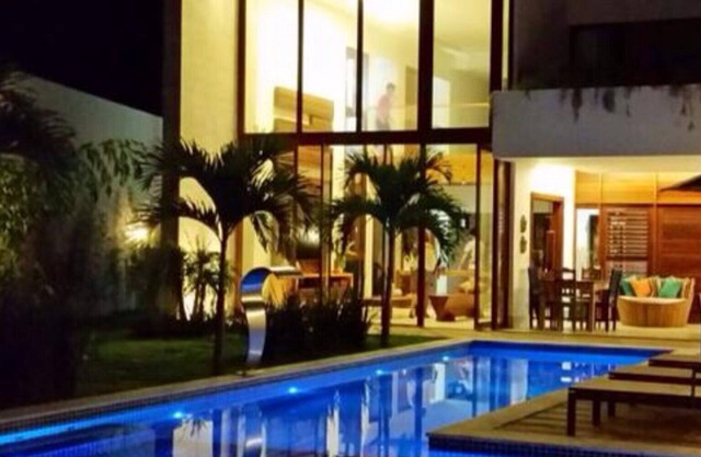 THE HOUSE OF YOUR DREAMS - Refinement, luxury and comfort on the coast from Bahia.