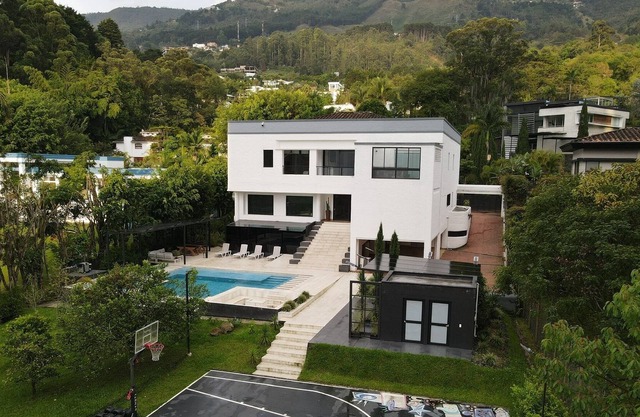 The Hype House! ~ Paradise in Poblado