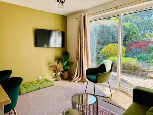 The Jade House - Cambridge Rental with Garden and BBQ, Near City Centre