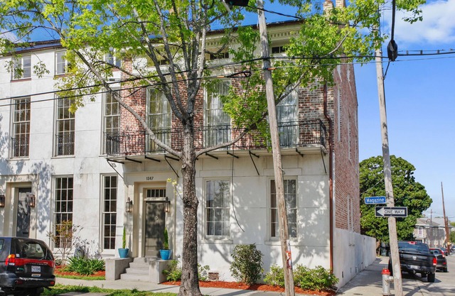 The King of Magazine 5 BR in L Garden District