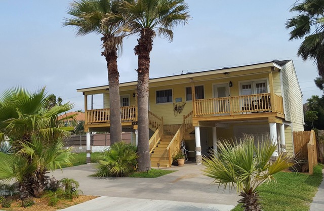 The Kingfish Cottage - 4BR/4BA - Affordable, rustic beach cottage