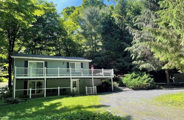 The Lake House - 500 ft. from Lake Wallenpaupack