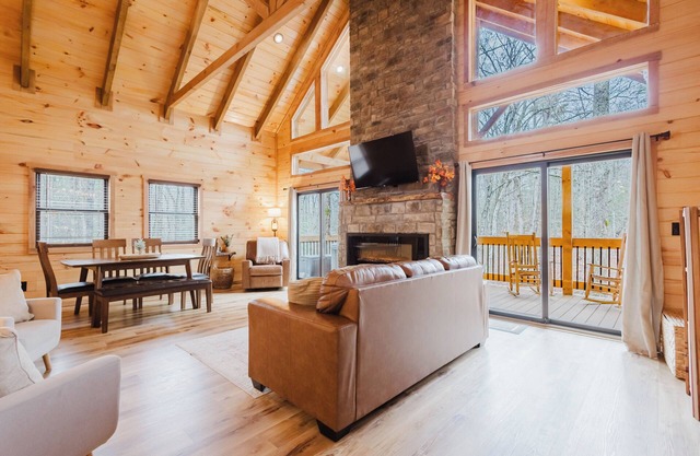 The Lazy Maple in RRG - Fire pit/hot tub/arcade/wifi