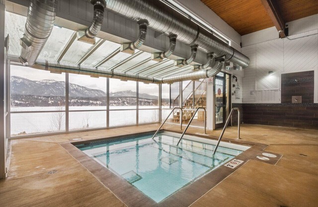 The Lekker Condo | Private Beach | Indoor Pool/Tub