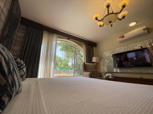 The Life Style Lodges opp Centaurus Mall