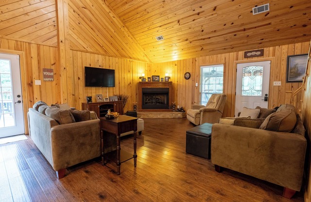 The Lillie Pad! nBeautiful cabin just minutes from Lake Quachita!