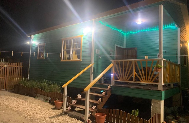 The Lily Pad - 2 Bedroom - Fairly New Cottage - Safe Quiet Area