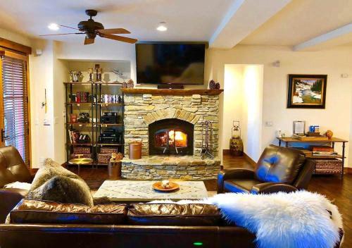 The Lodges by 8th Hole Year-Round Fun