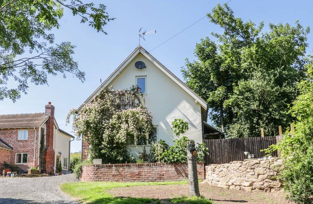 THE LOFT, with a garden in Minsterley