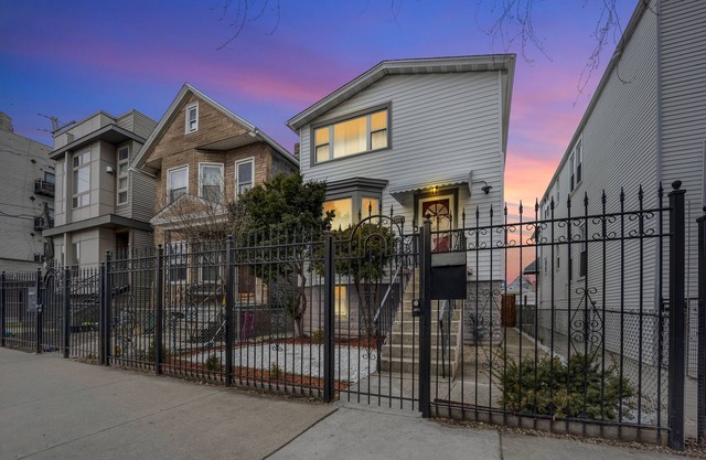 The Logandale: HUGE Mid-Century Home, sleeps 15