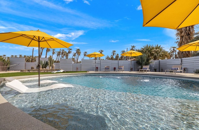 The Long Ranch - Sprawling 1 acre Horse Park Hideaway