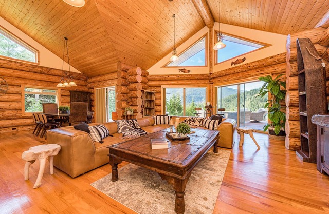 The Lower Elwha Rivers Edge w/serene mountain views!
