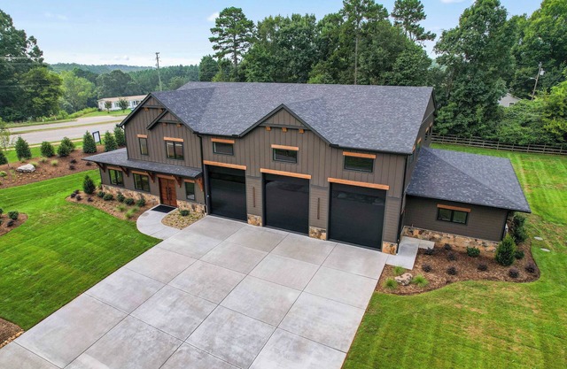 The Luxe Barn Summary