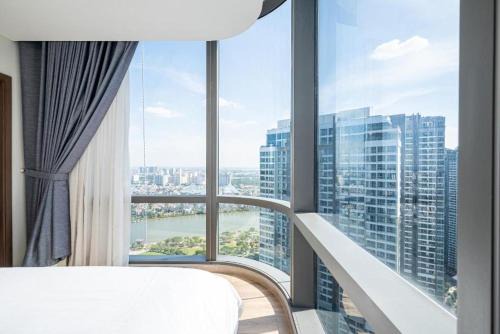 The Luxury Apartment inside Lanmark 81 by Isabelle