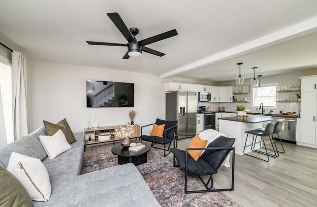 The Madison, 5 Minutes to Downtown, Firepit and Deck!