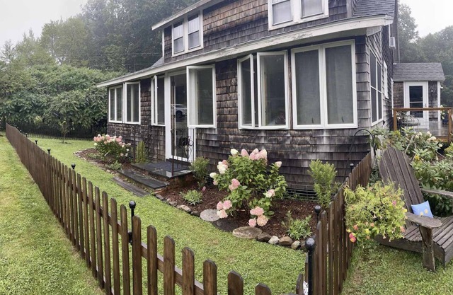 The Maine Idea - Close to the village, 4 bedroom, 2 bath, A/C, 45 min to Acadia