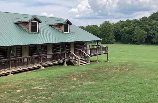 The Meadows Lodge is a Hotel style lodge with 8 rooms and 2 suites available.