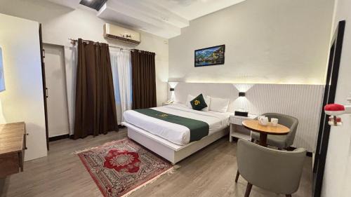The Minimalist F-7 Markaz