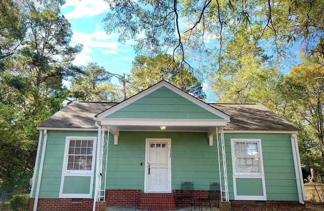 The Mockingbird Crew House - 3 Bedroom, 2 Bath home in North Fondren