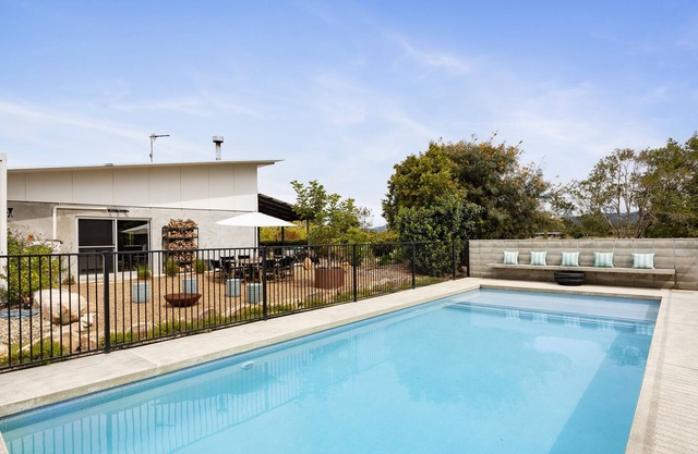The Mod Bush and Beach Retreat - moments from Coolum Beach!