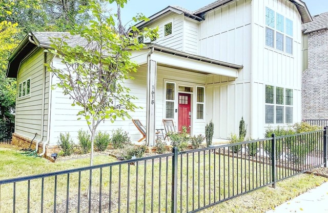 The Modern Mission, 3 bed 3 bath, 2 mi from UA and Dickson, new construction