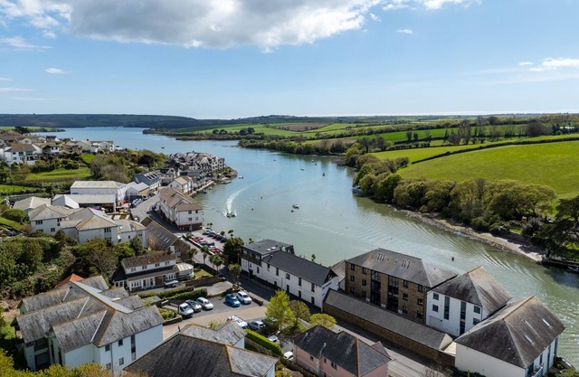 The Moorings - a house that sleeps 8 guests in 4 bedrooms