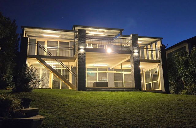 The Nautilus at Lake Macquarie | Indoor Heated Pool | Kayaks | Jetty