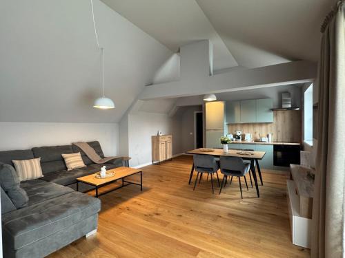 The Nest Beneath The Citadel - 5 min from City Square