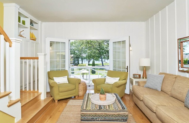 "The Newport" at The Beach House at Lake Street Luxury Townhome, Pool, Hot Tub, Golf Membership, Near Lake and Beaches