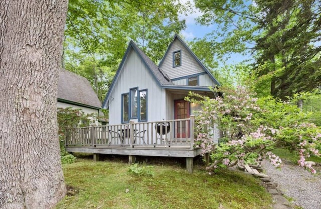 The Nightingale - Cozy & Updated Seaside Cottage