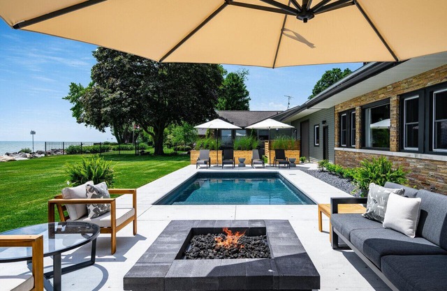 The North Shore Beach House - Your Luxury Waterfront Retreat!