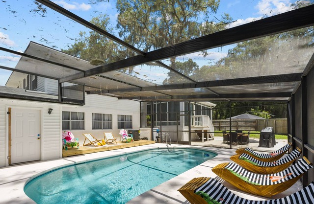 The Oasis Retreat Jax II Villa w/pool!!
