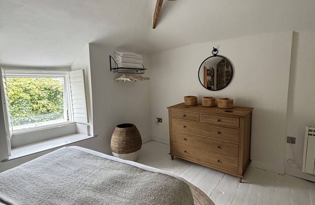 The Old Gallery - Charming Coastal Escape For Two