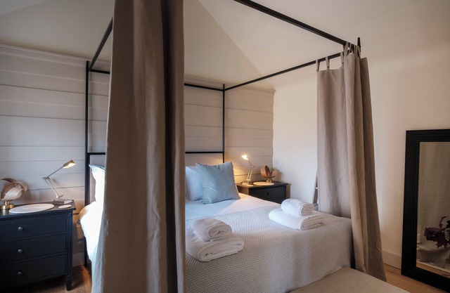 The Old Livery - An Elegant Cotswolds Barn For Two
