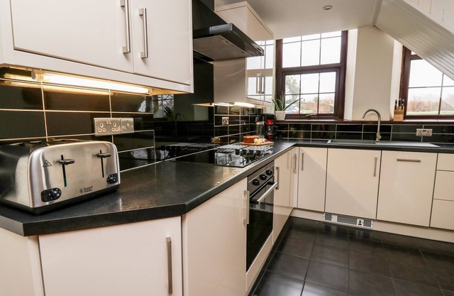 THE OLD SCHOOL, pet friendly, luxury holiday cottage in Lampeter