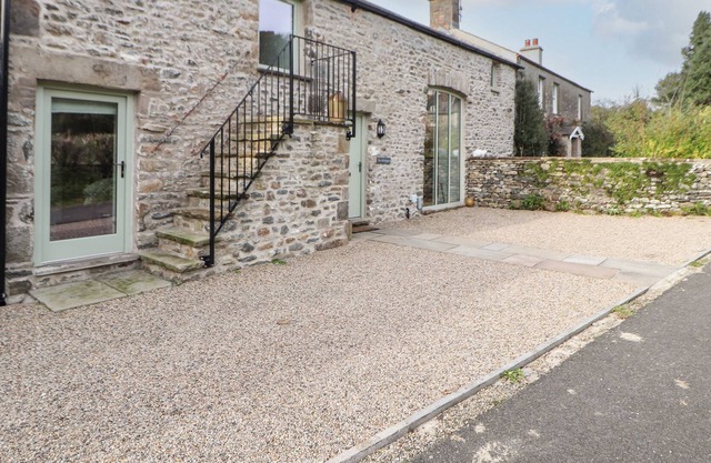 THE OLD SHIPPON, pet friendly, with a garden in Kirkby Lonsdale