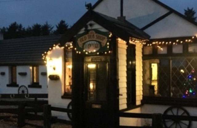 The Old Tea Shop traditional holiday cottage wood-fired hot tub (extra charge)